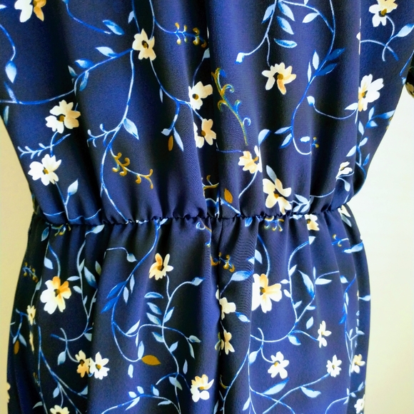 Women's Floral Print Wrap Dress - Picture 10 of 10